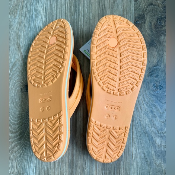 Crocs Women's Bayaband Flip Cantaloupe Size 11 NWT - Picture 3 of 3